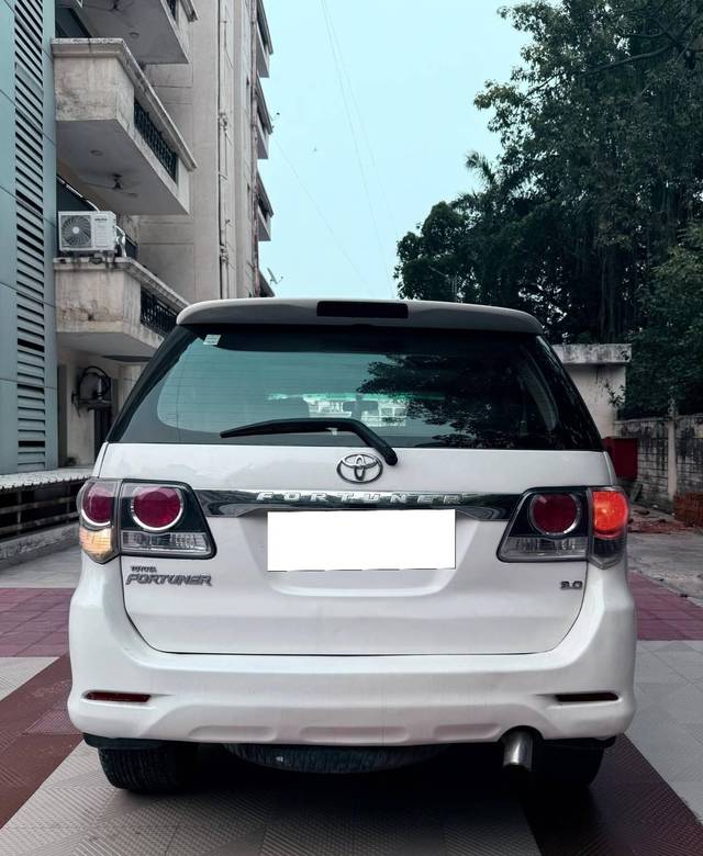 https://images10.gaadi.com/usedcar_image/4632737/original/processed_cdec28ff8da593589b6253f7c066f066.jpg?imwidth=6402
