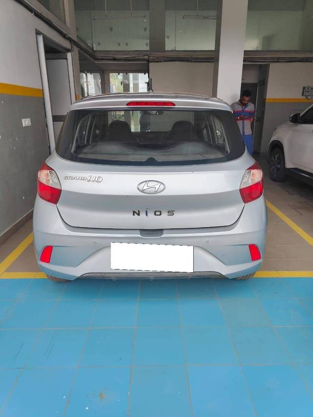 https://images10.gaadi.com/usedcar_image/4632744/original/processed_2b65dc3f010c7789199d6208dc862504.jpg?imwidth=6401