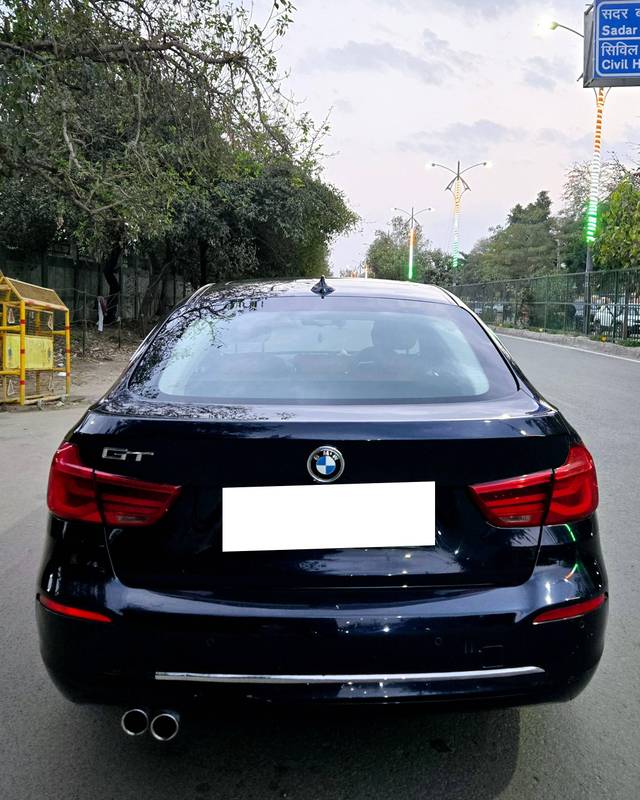 https://images10.gaadi.com/usedcar_image/4632748/original/processed_3bfd5b08-72e3-4e1c-8d6e-d06c0d3b369d.jpg?imwidth=6402