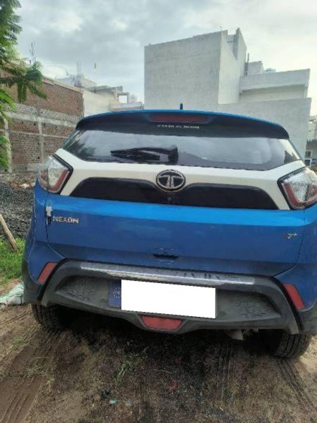 https://images10.gaadi.com/usedcar_image/4632810/original/processed_9d372f42-cf70-444c-887e-d4e0c77513a8.jpg?imwidth=6402