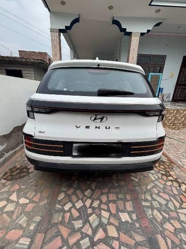 https://images10.gaadi.com/usedcar_image/4632816/original/processed_4effa42f-e53f-4144-b3b4-26f1d4427bca.jpeg?imwidth=6402