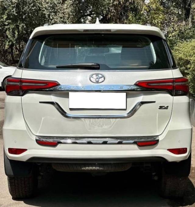 https://images10.gaadi.com/usedcar_image/4632827/original/processed_0086accc-f9b8-41a9-ac4f-63afac6caa1d.jpeg?imwidth=6402
