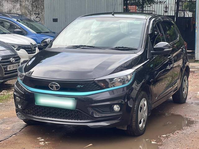 https://images10.gaadi.com/usedcar_image/4632828/original/processed_0b84e31b08deee4f6fd73ba47b237bc2.jpg?imwidth=6402