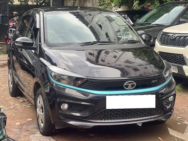 https://images10.gaadi.com/usedcar_image/4632828/original/processed_49fd814c4748f647acf9c05cf6d3fba2.jpg?imwidth=6400
