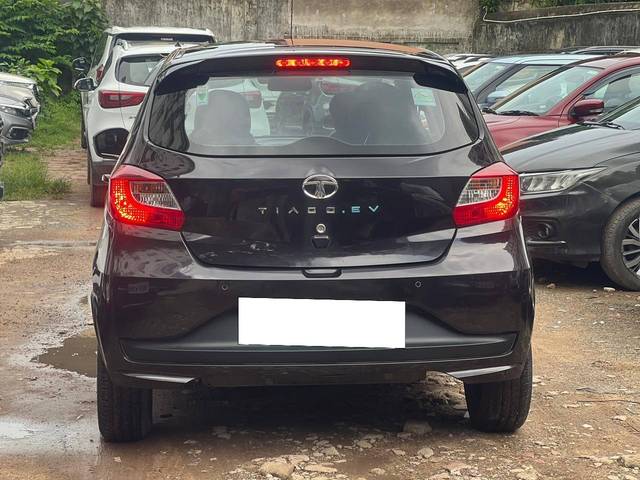 https://images10.gaadi.com/usedcar_image/4632828/original/processed_71a33cf80135aaff25d4414170f1a8ac.jpg?imwidth=6401