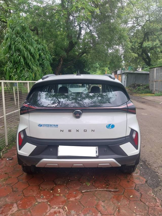 https://images10.gaadi.com/usedcar_image/4632832/original/processed_4c2c8f5e-074d-4c72-8624-4dce1a43a790.jpg?imwidth=6402
