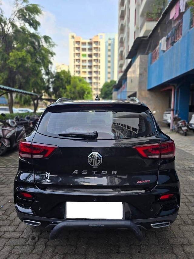 https://images10.gaadi.com/usedcar_image/4632836/original/processed_b11f8bb9-c40a-4880-9951-9c80bebf4993.jpg?imwidth=6401