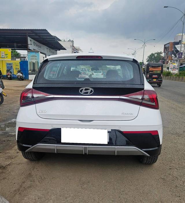 https://images10.gaadi.com/usedcar_image/4632838/original/processed_438be80dbb197c96f914a0b296863baf.jpg?imwidth=6401