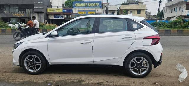 https://images10.gaadi.com/usedcar_image/4632838/original/processed_db6aecaa2af6ad1375042085a55f657b.jpg?imwidth=6402