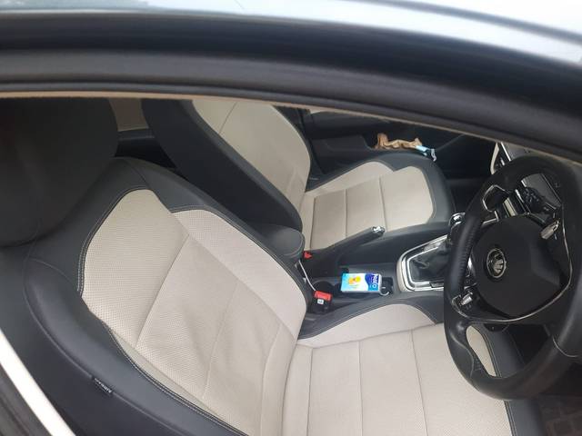 https://images10.gaadi.com/usedcar_image/4632839/original/a3be117d6ae24f0d485e018f048d9366.jpeg?imwidth=6402