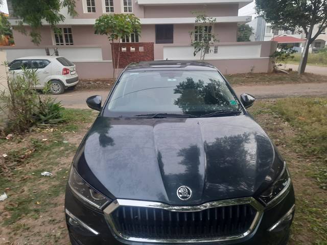 https://images10.gaadi.com/usedcar_image/4632839/original/f089601648c342208df020f67cff0990.jpeg?imwidth=6401