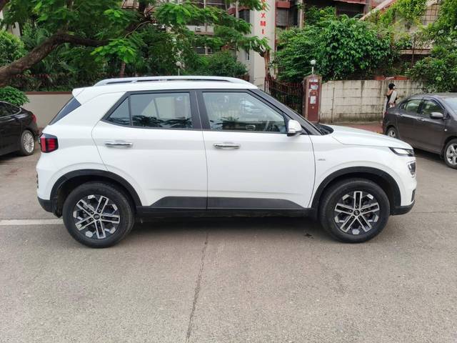 https://images10.gaadi.com/usedcar_image/4632841/original/processed_1fc2bd16af6408618d35563e9df64702.jpg?imwidth=6401