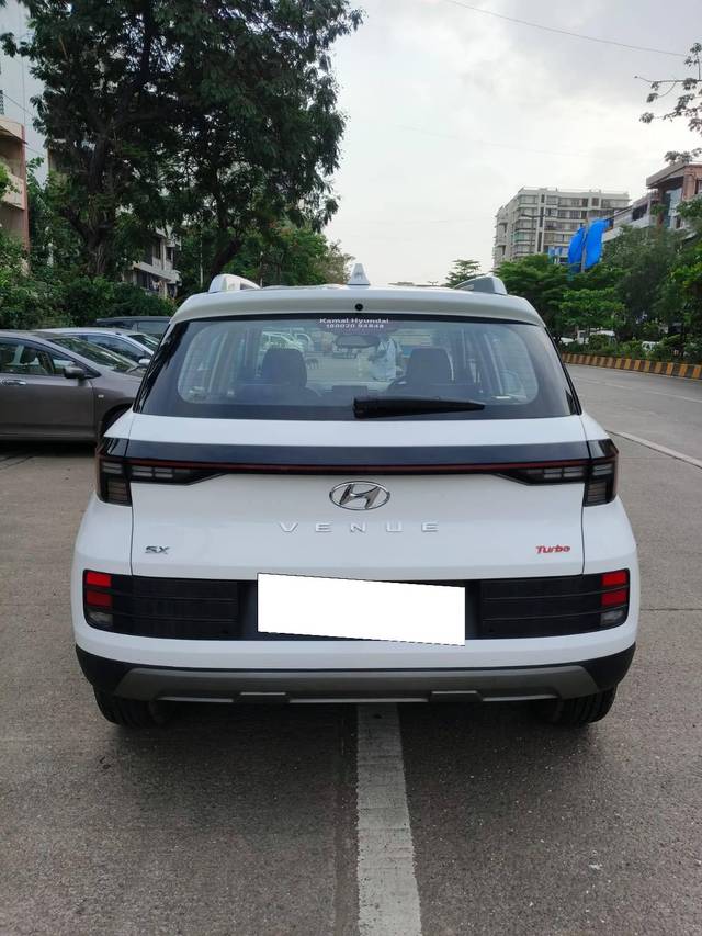 https://images10.gaadi.com/usedcar_image/4632841/original/processed_6cd226f178fdbf2c88f761b06163dac1.jpg?imwidth=6402