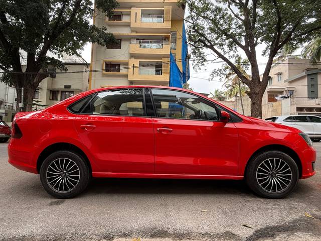 https://images10.gaadi.com/usedcar_image/4632842/original/89cb528b9b20db18c62696ae5a54cd0b.jpg?imwidth=6401