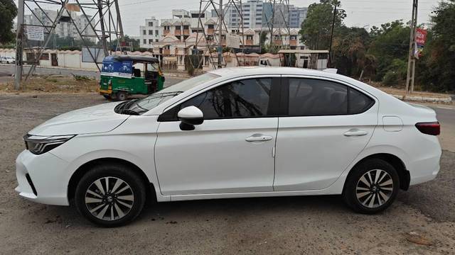https://images10.gaadi.com/usedcar_image/4632849/original/processed_f82bb065-ccff-47d0-b5e2-6f7dc280299b.jpg?imwidth=6400