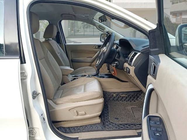 https://images10.gaadi.com/usedcar_image/4632865/original/2c2abcb64d4e30372a44a7ff62acb0ba.jpg?imwidth=6402