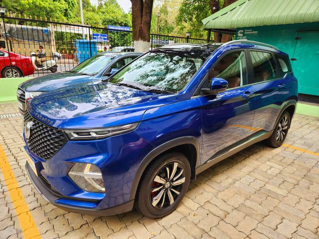 https://images10.gaadi.com/usedcar_image/4632899/original/processed_bccd7a2bf1943e25e1286f9e180ceb90.jpg?imwidth=6401