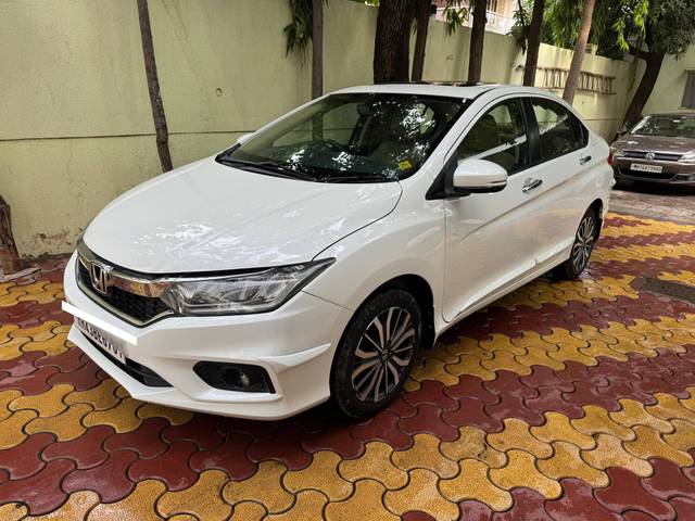 https://images10.gaadi.com/usedcar_image/4632904/original/processed_018540a54e33f02d7cb79a2438474651.jpg?imwidth=6402
