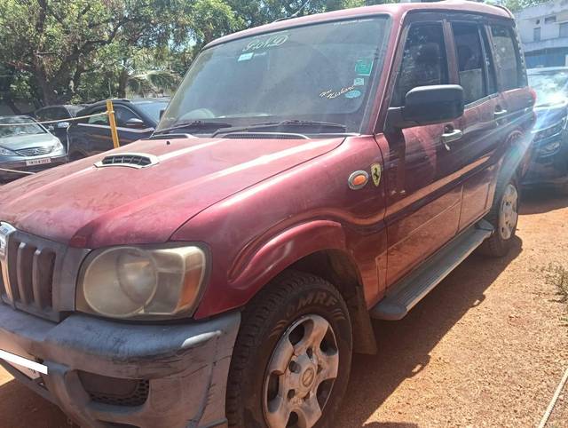 https://images10.gaadi.com/usedcar_image/4632906/original/processed_f4f42a4087170d53216b08fa67fe29f8.jpg?imwidth=6400