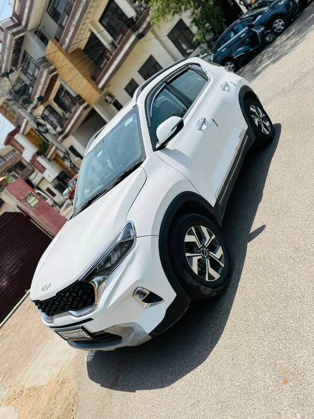 https://images10.gaadi.com/usedcar_image/4632909/original/39379e5ecb65ae4b33f6a947f73d462b.jpg?imwidth=6400