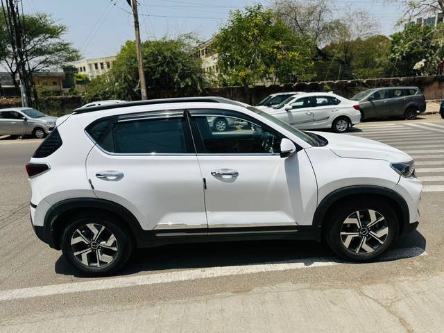 https://images10.gaadi.com/usedcar_image/4632909/original/9b8d28e343f663d140d5f8386216e177.jpg?imwidth=6401
