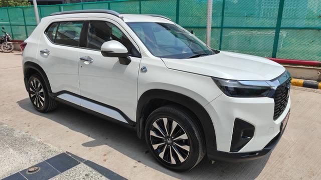 https://images10.gaadi.com/usedcar_image/4632916/original/5992546c2fa84a0bfaaac926d536dfff.jpg?imwidth=6400
