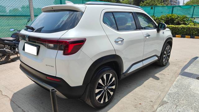 https://images10.gaadi.com/usedcar_image/4632916/original/processed_7275ff55e1ad53c3c7717f9a32dfa767.jpg?imwidth=6402