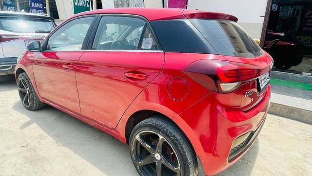 https://images10.gaadi.com/usedcar_image/4632978/original/processed_c7e82064-2435-4eb9-929c-5d0ae50a65f9.jpeg?imwidth=6401