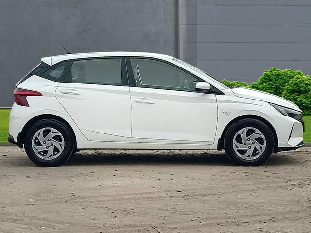 https://images10.gaadi.com/usedcar_image/4632988/original/e465c2c29dc49c8d57cd5ba4cc6469ad.jpg?imwidth=6401