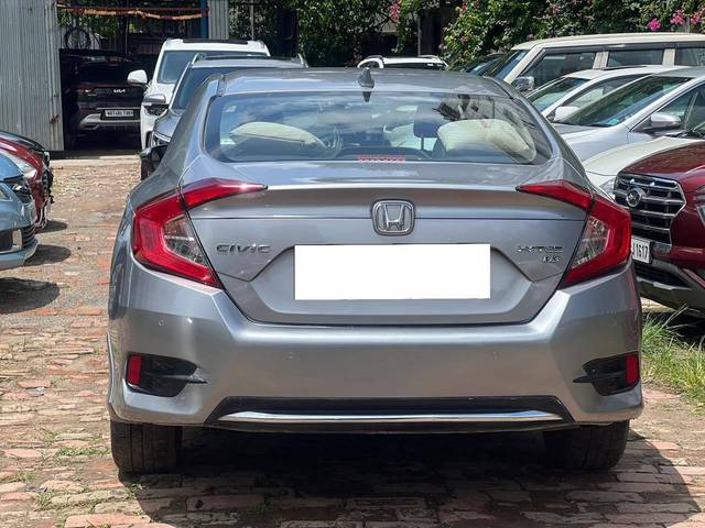 https://images10.gaadi.com/usedcar_image/4632991/original/processed_a14bbc03b5966e83ce65d1a71996c70b.jpg?imwidth=6401