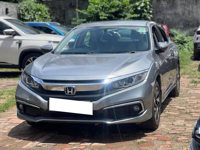 https://images10.gaadi.com/usedcar_image/4632991/original/processed_e80c7c0be4d70908c6eefdbcc785c110.jpg?imwidth=6402
