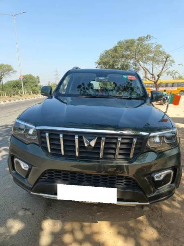 https://images10.gaadi.com/usedcar_image/4633004/original/processed_c6bbd50e-c481-4666-8036-8cc936ad4895.jpg?imwidth=6400