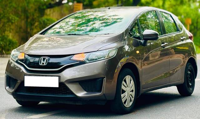 https://images10.gaadi.com/usedcar_image/4633007/original/processed_c3ddf7b0685983f31d7b19d700a20e00.jpg?imwidth=6402