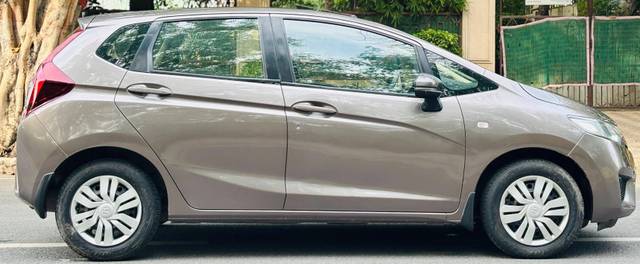 https://images10.gaadi.com/usedcar_image/4633007/original/processed_e047d8cc482b96f77ae36cb8edc0c9a7.jpg?imwidth=6401