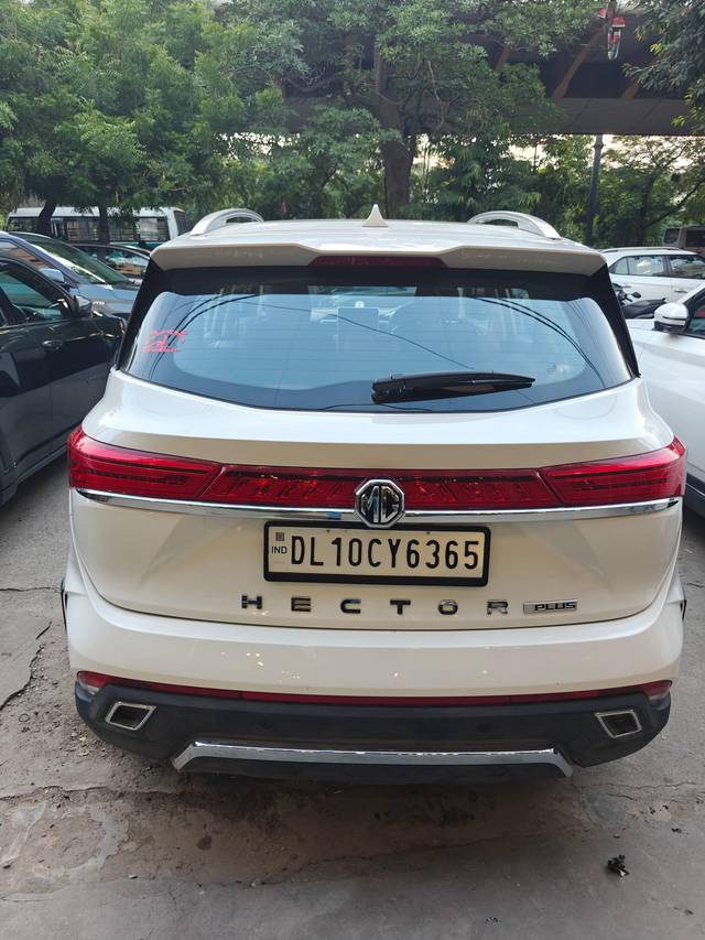 https://images10.gaadi.com/usedcar_image/4633011/original/processed_edbc083b02a9ed397a9a1a2e9cf38094.jpg?imwidth=6401