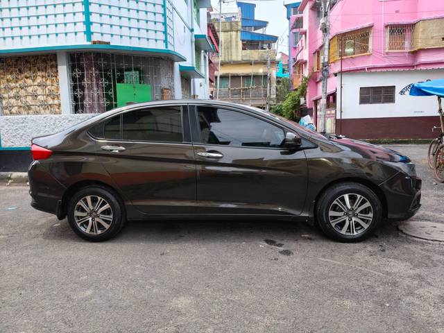 https://images10.gaadi.com/usedcar_image/4633015/original/processed_16d04446999c2b72caccc4792d546dac.jpg?imwidth=6401