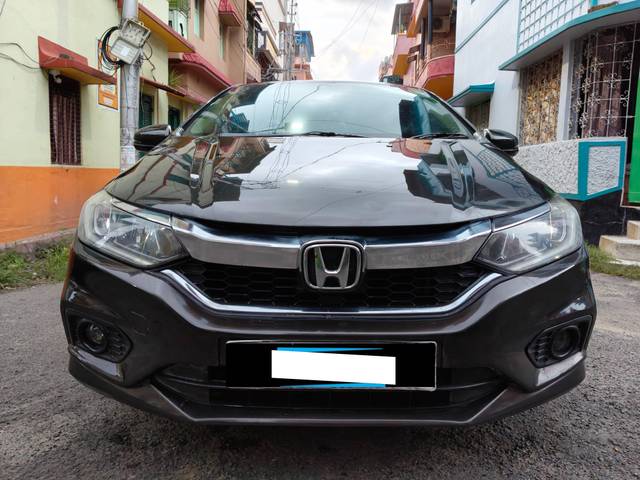 https://images10.gaadi.com/usedcar_image/4633015/original/processed_8be05f303c05ec7b742294d16f4057a6.jpg?imwidth=6402