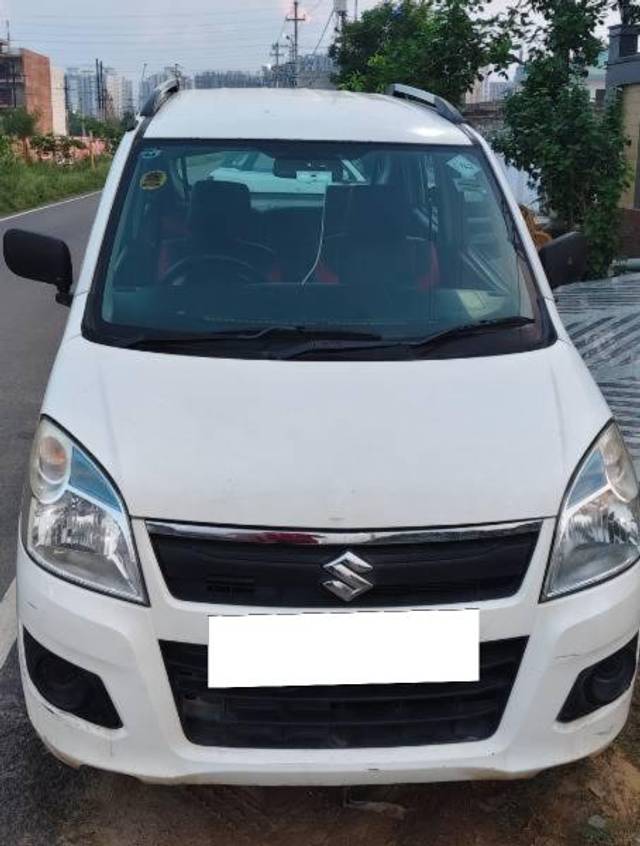 https://images10.gaadi.com/usedcar_image/4633020/original/processed_330bba34-372e-4143-afd6-47f5a5de99cf.jpg?imwidth=6400