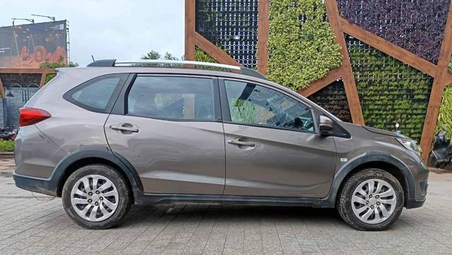 https://images10.gaadi.com/usedcar_image/4633026/original/processed_fc28de7fc79cc1a7535dee3c646df483.jpg?imwidth=6401