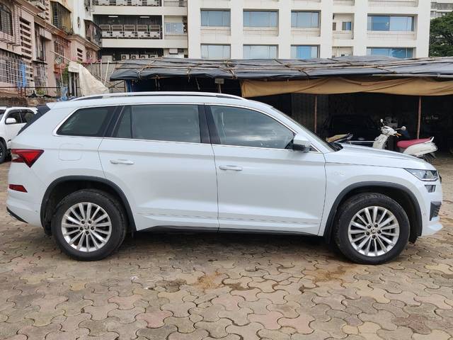 https://images10.gaadi.com/usedcar_image/4633027/original/382262d03b701e54fb90686412ccfaf8.jpeg?imwidth=6401