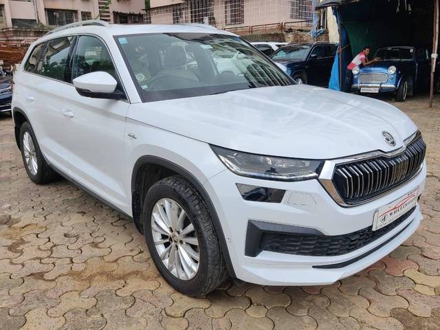 https://images10.gaadi.com/usedcar_image/4633027/original/processed_02358f020fb1cbb6d151ad79fcebdd33.jpeg?imwidth=6400
