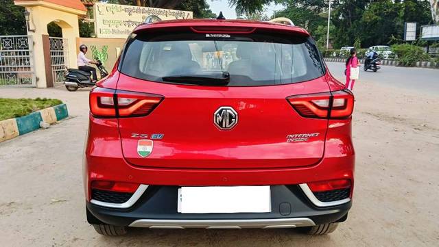 https://images10.gaadi.com/usedcar_image/4633037/original/processed_b1bb2c1608693de90e1c380216bb1926.jpg?imwidth=6401