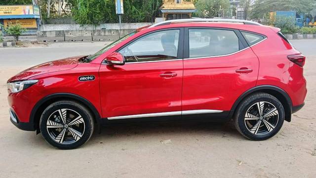 https://images10.gaadi.com/usedcar_image/4633037/original/processed_d8877e280fffd8b60d0e4218de495f98.jpg?imwidth=6402
