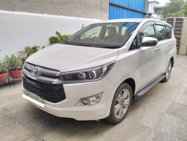 https://images10.gaadi.com/usedcar_image/4633098/original/processed_e9b3d8b7bfb1673930455a36b29c543f.jpg?imwidth=6401