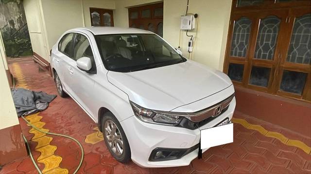 https://images10.gaadi.com/usedcar_image/4633101/original/processed_ce909941-99a2-4d4b-9b53-4bbd412be7c4.jpeg?imwidth=6400