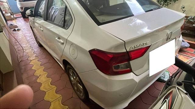 https://images10.gaadi.com/usedcar_image/4633101/original/processed_dbfd1e28-8360-4734-abab-11cec68406ee.jpeg?imwidth=6402