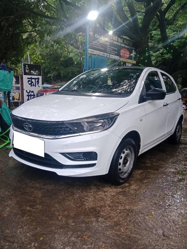 https://images10.gaadi.com/usedcar_image/4633108/original/processed_580377db-65c0-4aa0-af05-e8d98053404b.jpg?imwidth=6402