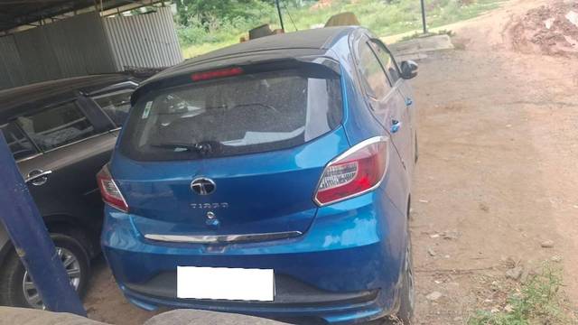 https://images10.gaadi.com/usedcar_image/4633110/original/processed_d6e3d63c-80a4-4e32-9f03-ab0c091ecf6c.jpg?imwidth=6402