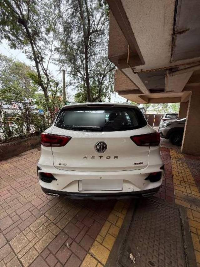 https://images10.gaadi.com/usedcar_image/4633112/original/processed_f575bab8-70c4-4b39-9abc-4faa8481f8e9.jpeg?imwidth=6401