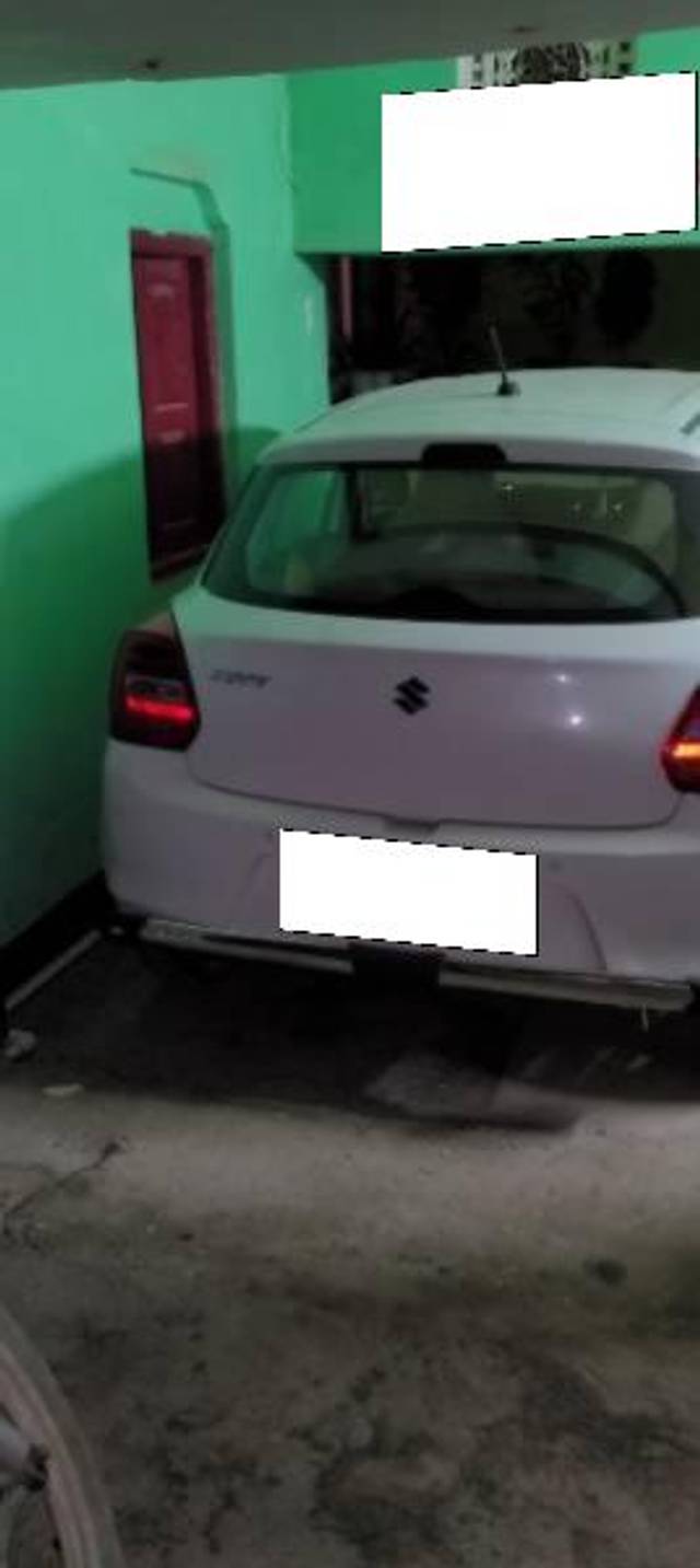 https://images10.gaadi.com/usedcar_image/4633122/original/processed_198eeb37-8d85-4ada-8720-5edef39d1b84.jpg?imwidth=6400